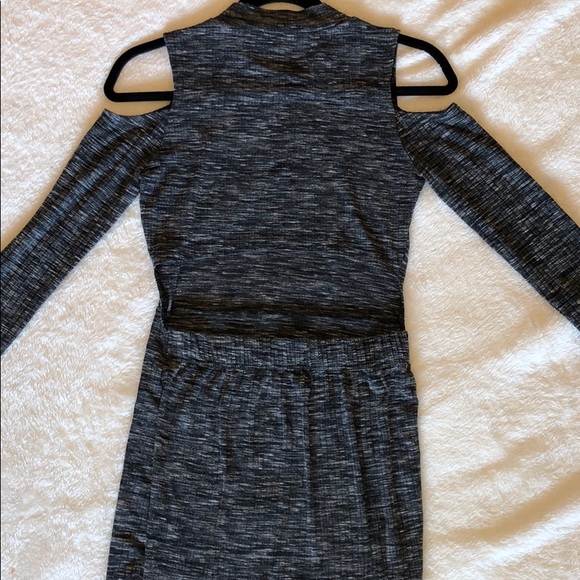 Mock Neck Midi Dress With Cutout Shoulders & Back - Picture 3 of 4